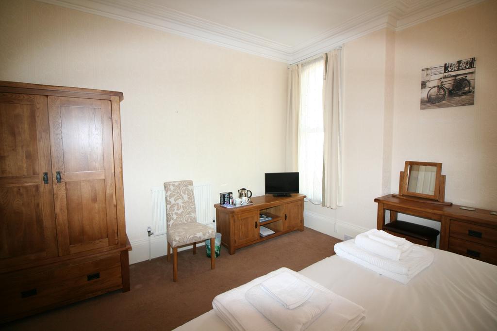 Lincoln House Bed and Breakfast Bridlington Esterno foto