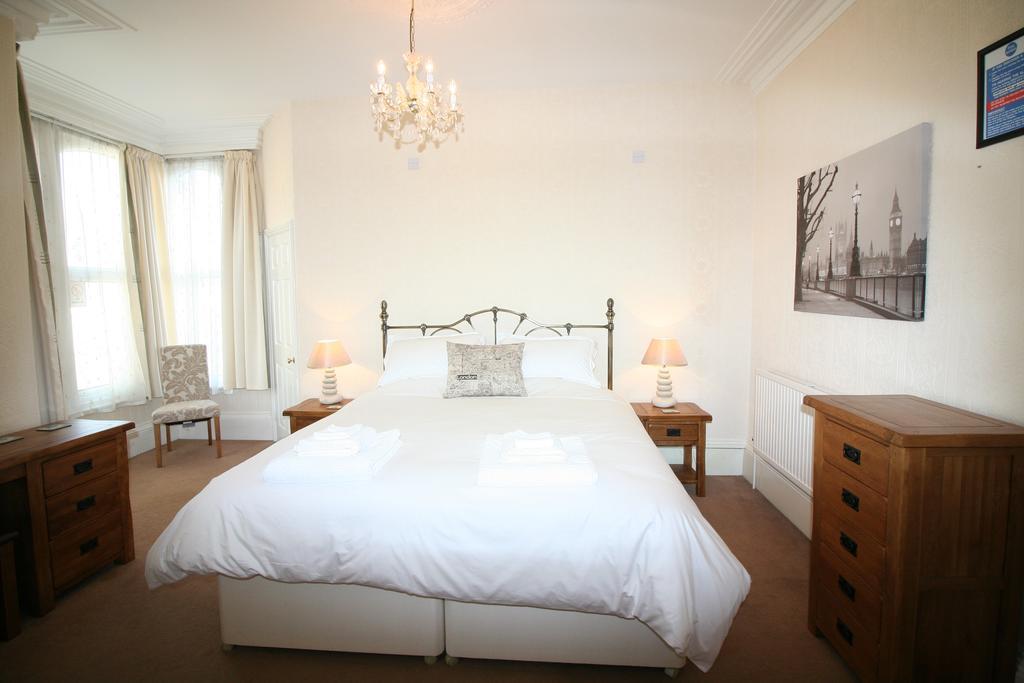 Lincoln House Bed and Breakfast Bridlington Esterno foto